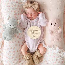 Load image into Gallery viewer, Baby ghost (blush with flower)